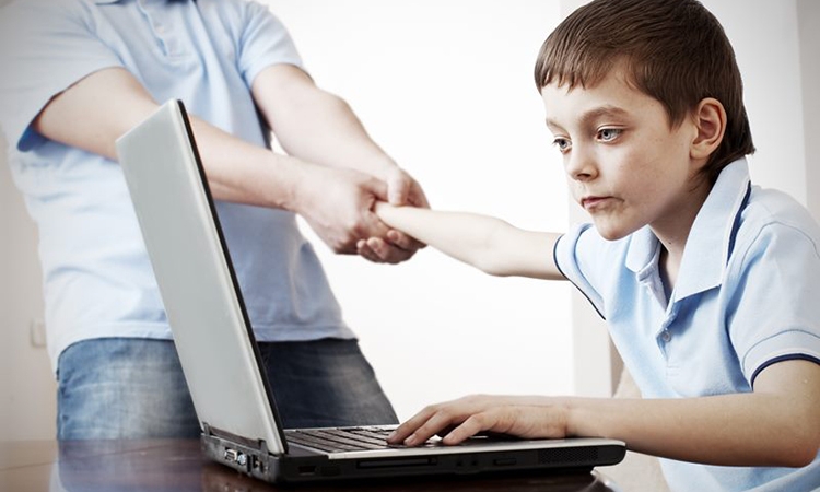 İnterneti fazla kullanan çocuklarda gelişim sorunları