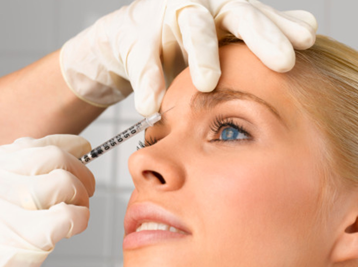 Botox uygulaması gençleştiriyor